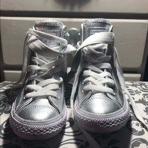 Converse leather high tops size 2 in children